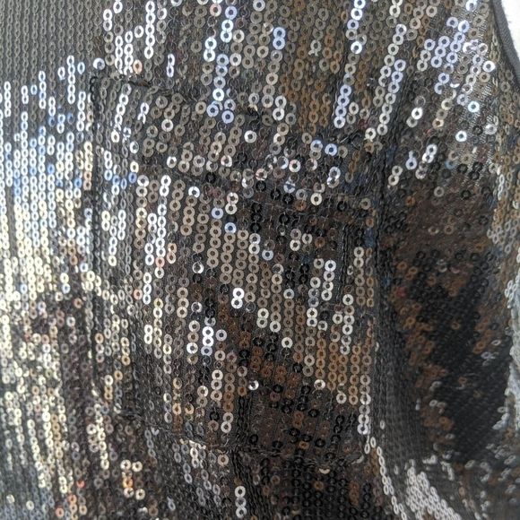 $5 in bundle 🍏 urban outfitters Black sequin tank with pocket M - Picture 6 of 8